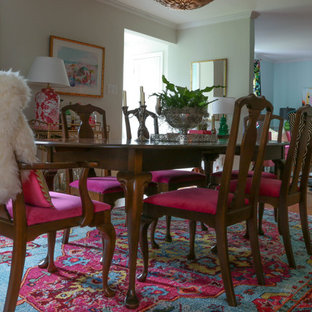 リッチモンドの中サイズのエクレクティックスタイルのLDKの画像 (ベージュの壁、淡色無垢フローリング、暖炉なし、茶色い床)