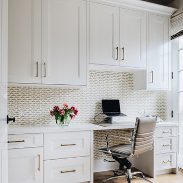 Bright London Townhouse Meets Downtown Lake Forest