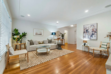 Living room - contemporary living room idea