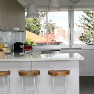 Two Toned Kitchen with Glass Splashback