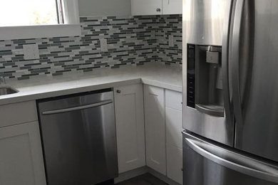 Kitchen - modern kitchen idea in San Francisco