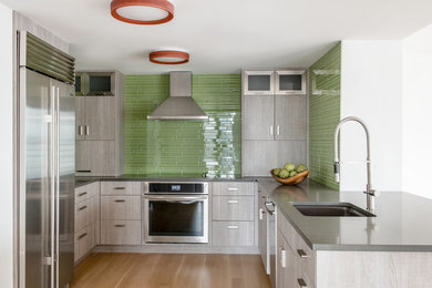 Inspiration for a modern kitchen remodel in Boston