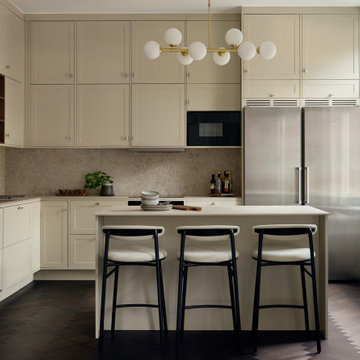 Omfattande design och renovering av lägenhet med hall, kök, matsal, vardagsrum