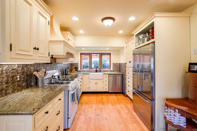 Kitchen photo in Portland