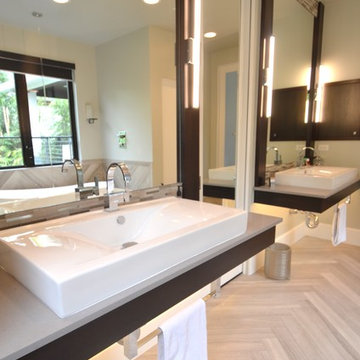 Bellaire - Lake Master Bathroom
