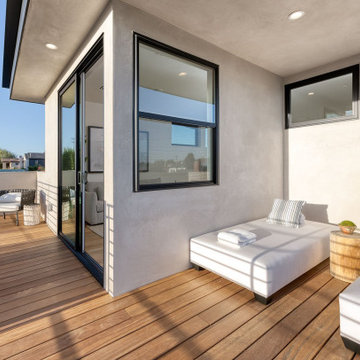 Second floor cumaru decking on balcony