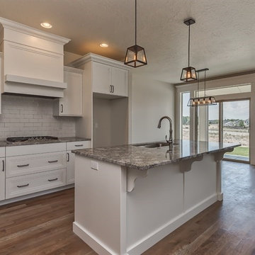 Katmai - Kitchen - by Gallery Homes by Varriale