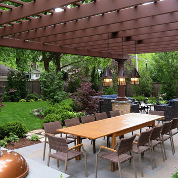 Intimate Outdoor Setting for Large Gatherings