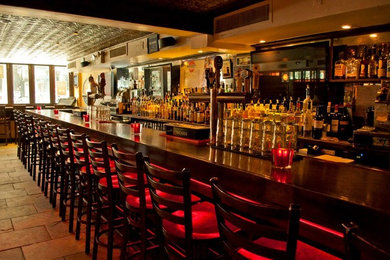Example of an arts and crafts home bar design in New York
