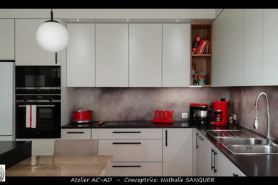 This is an example of a kitchen in Brest.