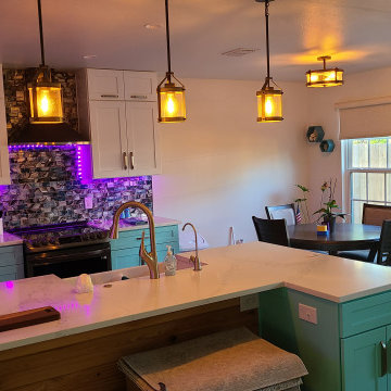 Contemporary Kitchen Remodel Done in a Two-Tone Color