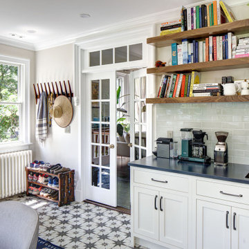 Sunny Modern Farmhouse Kitchen