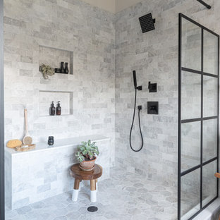 75+ Bäder mit rosa Wandfarbe und Quarzit-Waschtisch Ideen & Bilder