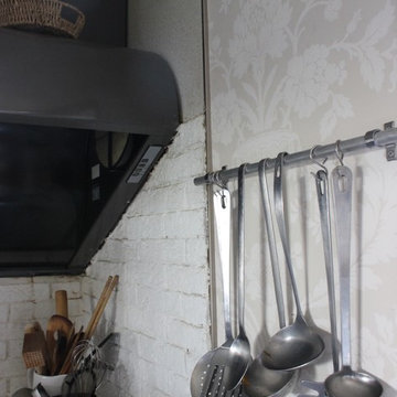 A tiny kitchen for an amateur chef/アマチュアチェフのコンパクトキッチン