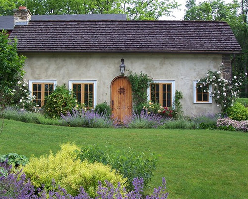 25 Best Farmhouse Front Yard Landscaping Ideas & Remodeling Photos | Houzz