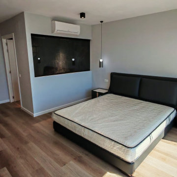 Master Bedroom Full View – Feature Mirror Wall & Minimalist Bedroom Furnishing