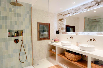 Idées déco pour une salle de bain méditerranéenne.