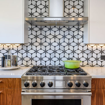Contemporary Two-Toned Kitchen