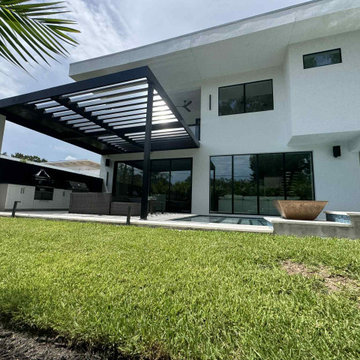 Alluminum pergola
