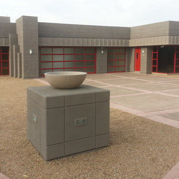 Detached Garage/Gallery with driveway pillar