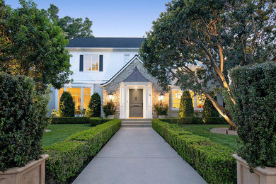 Traditional exterior home idea in Los Angeles