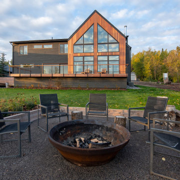 Pigeon Lake Residence