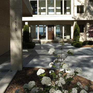 Sinclaire - Contemporary Lakefront Home