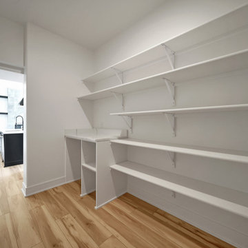 Bennington 1.5 Story full of FUN Accents!