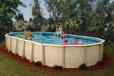 Backyard round pool photo in Dallas