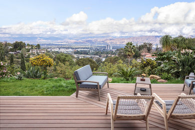 Deck - mid-sized contemporary backyard deck idea in Los Angeles with no cover