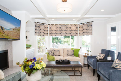 Photo of a transitional family room in Los Angeles.