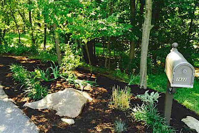 Design ideas for a mid-sized traditional partial sun concrete paver landscaping in Baltimore for spring.