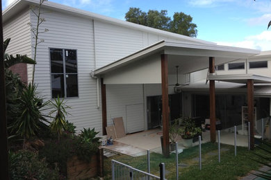 Inspiration for a contemporary home design in Sunshine Coast.