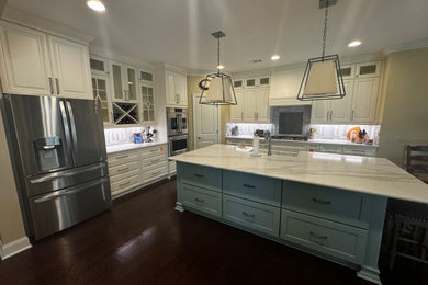 Transitional kitchen photo in Atlanta