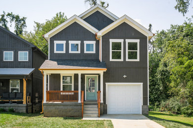 Example of a farmhouse home design design in Louisville