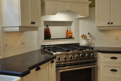 Elegant kitchen photo in Toronto