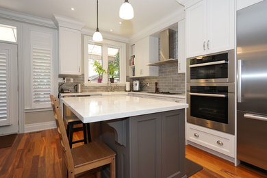 Example of a trendy kitchen design in Toronto