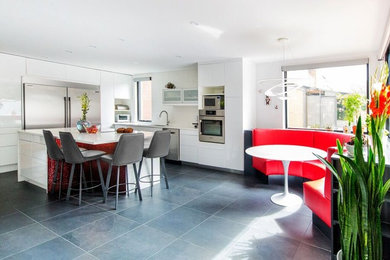 Photo of a contemporary kitchen in Montreal.