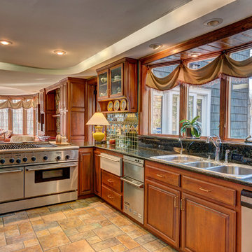FOR SALE: Cleveland Area Masterpiece - Close to Lake & Downtown