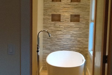 Example of a trendy bathroom design in Chicago