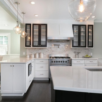 Transitional kitchen with two-toned cabinets