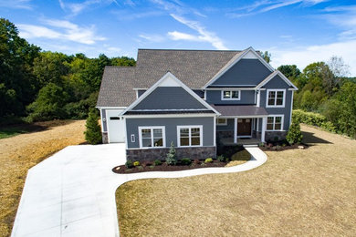 Traditional exterior home idea in Cleveland