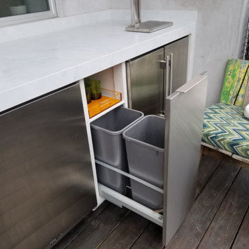 modern outdoor kitchen in Venice