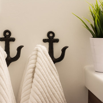 Nautical bathroom decor