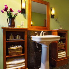 Mom&Tom bathroom (front)