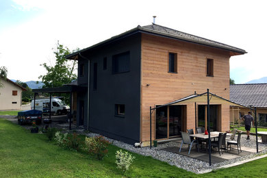 Cette photo montre une terrasse avant tendance de taille moyenne avec du gravier.
