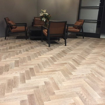Work Space | Sincero | Authentik | Red Oak | Wire Brushed