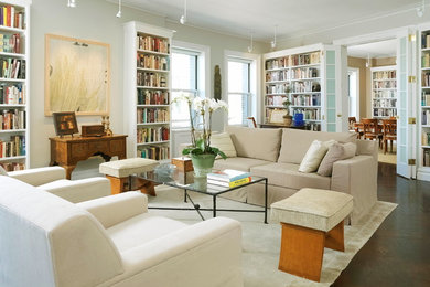 Example of a classic living room design in New York
