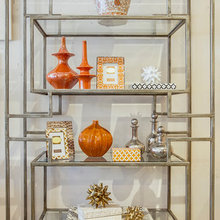 inspiration for a gallery wall/styling a shelf