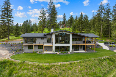 Inspiration for a mid-century modern exterior home remodel in Seattle
